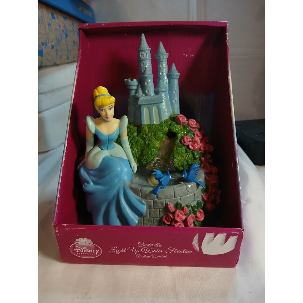NIB Disneys Cinderella Water Fountain Extremely Rare 2010 Lightup